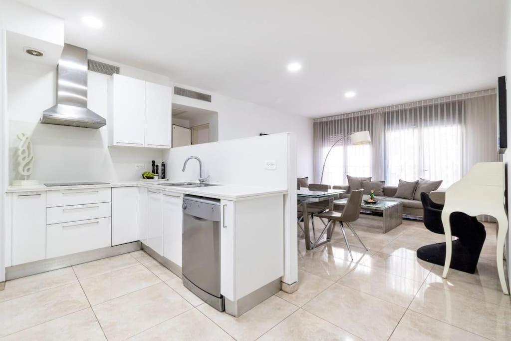 Luxury 3 Bedroom Apt, Harav Kook7 Yerusalem Bagian luar foto