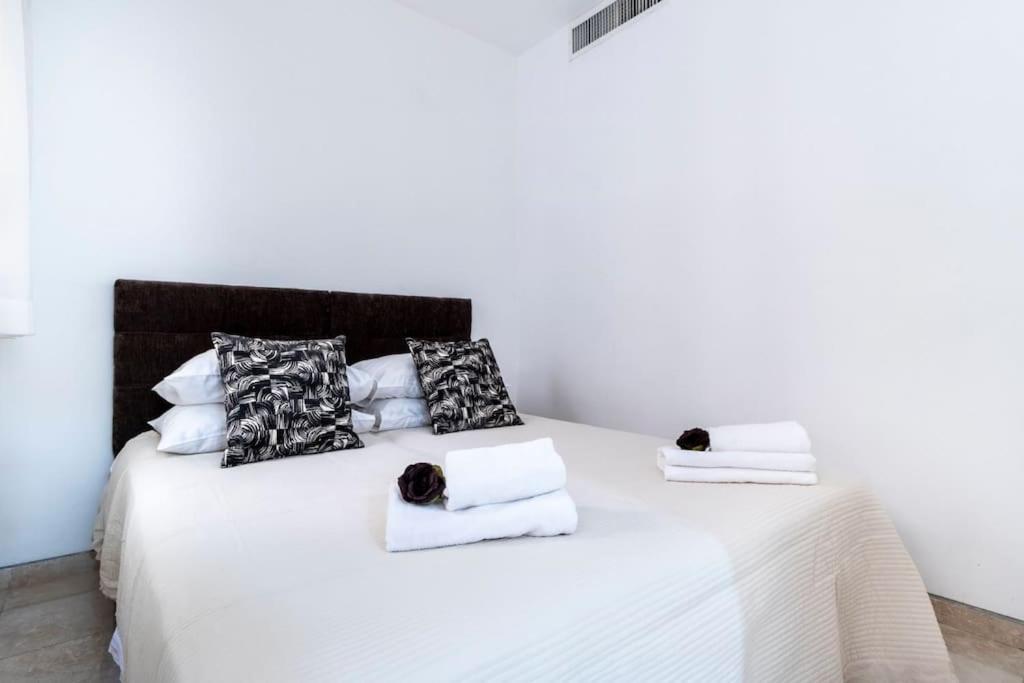 Luxury 3 Bedroom Apt, Harav Kook7 Yerusalem Bagian luar foto